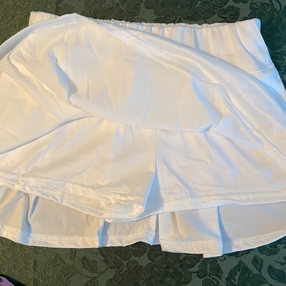 White tennis skirt - Picture 9 of 9